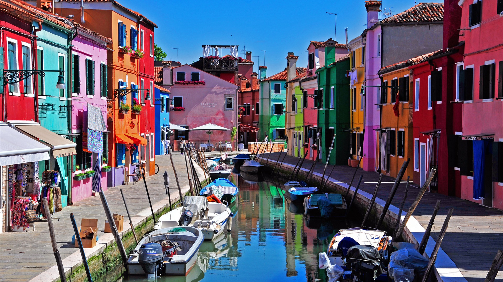 Italy-Venice-Burano-island-boats-river_1920x1080.jpg