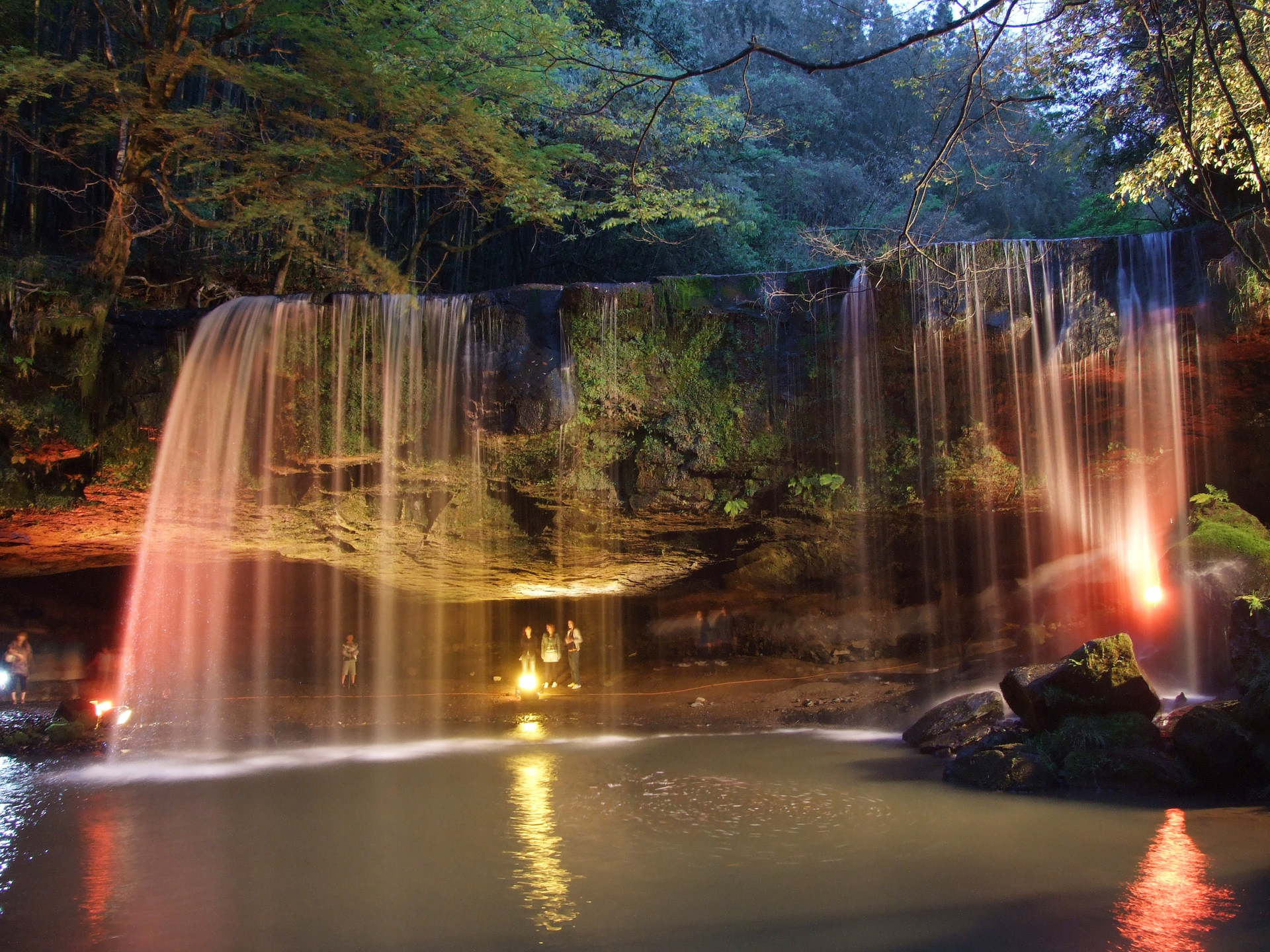 kumamoto-Nabegataki_Waterfall-m.jpg