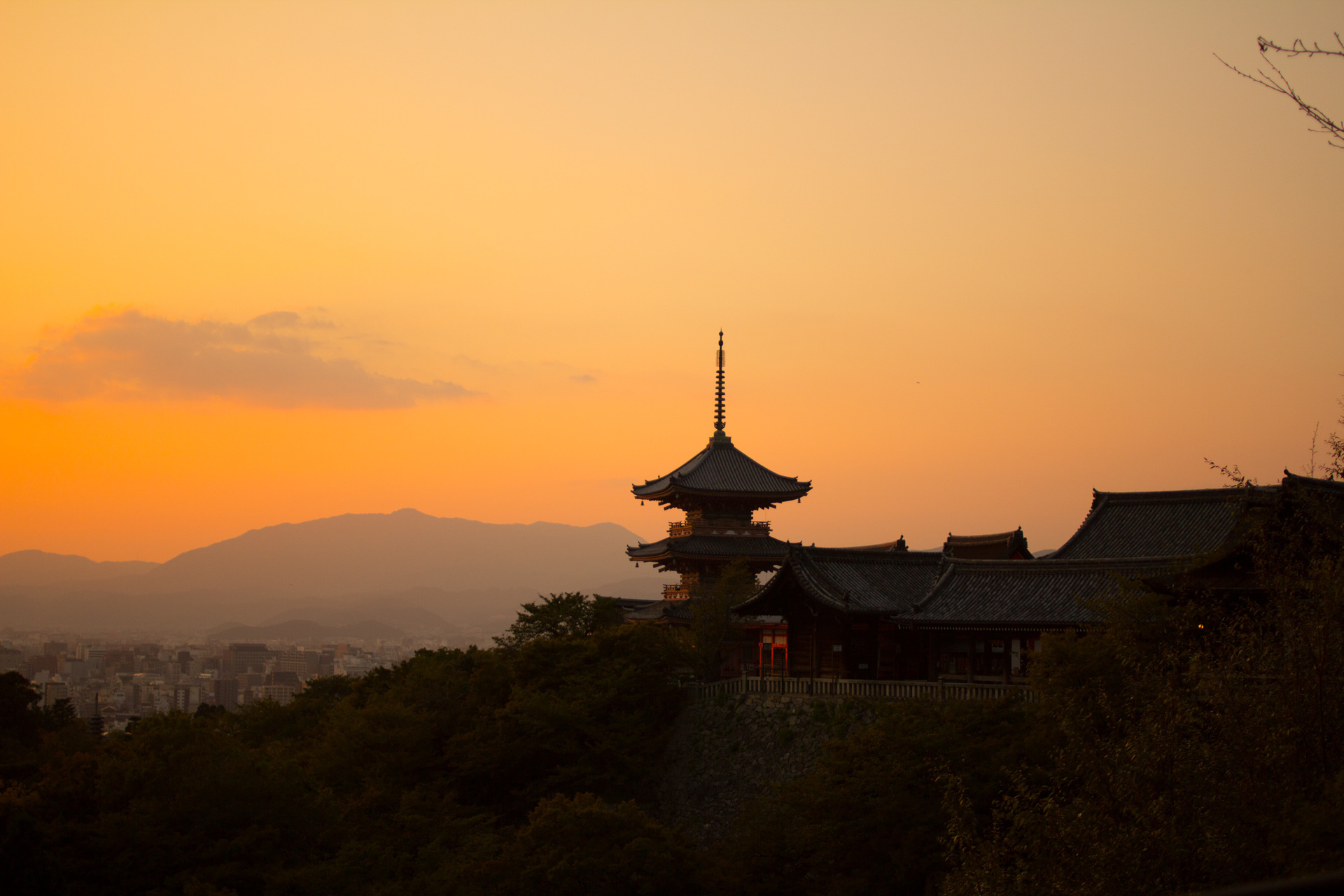 kyoto-_Kiyomizu_Temple-m.jpg