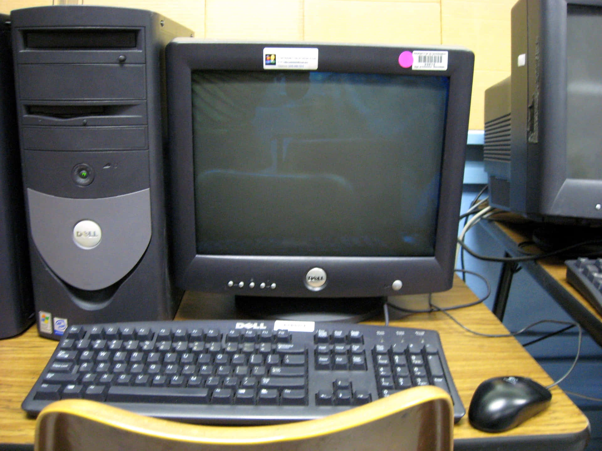 old-computer-keyboard-and-mouse-xlhps5blbdrmtw52-1046727699.jpg