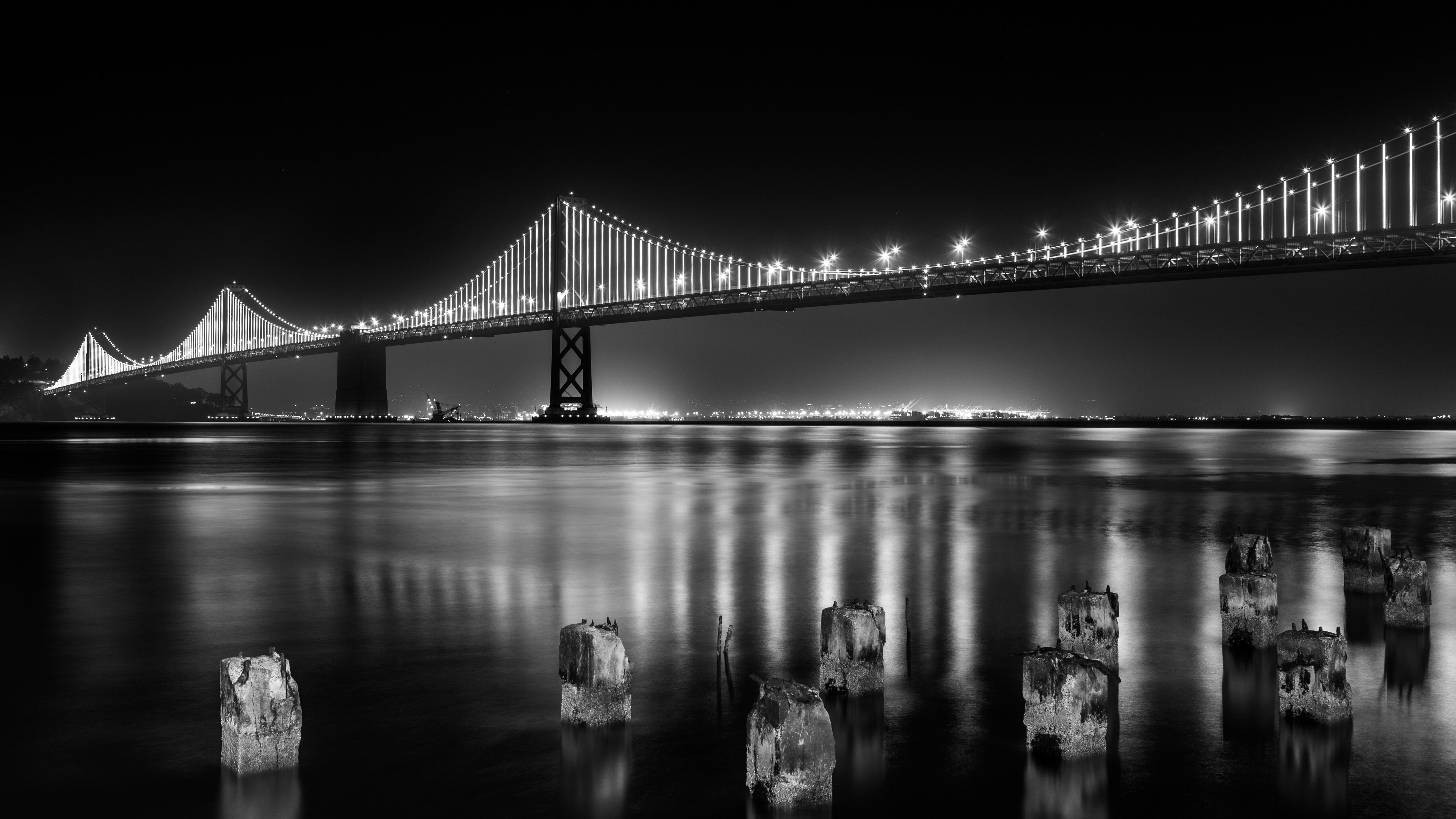 san-francisco-bay-bridge-at-night-time-monochrome-5k-ig-5120x2880.jpg