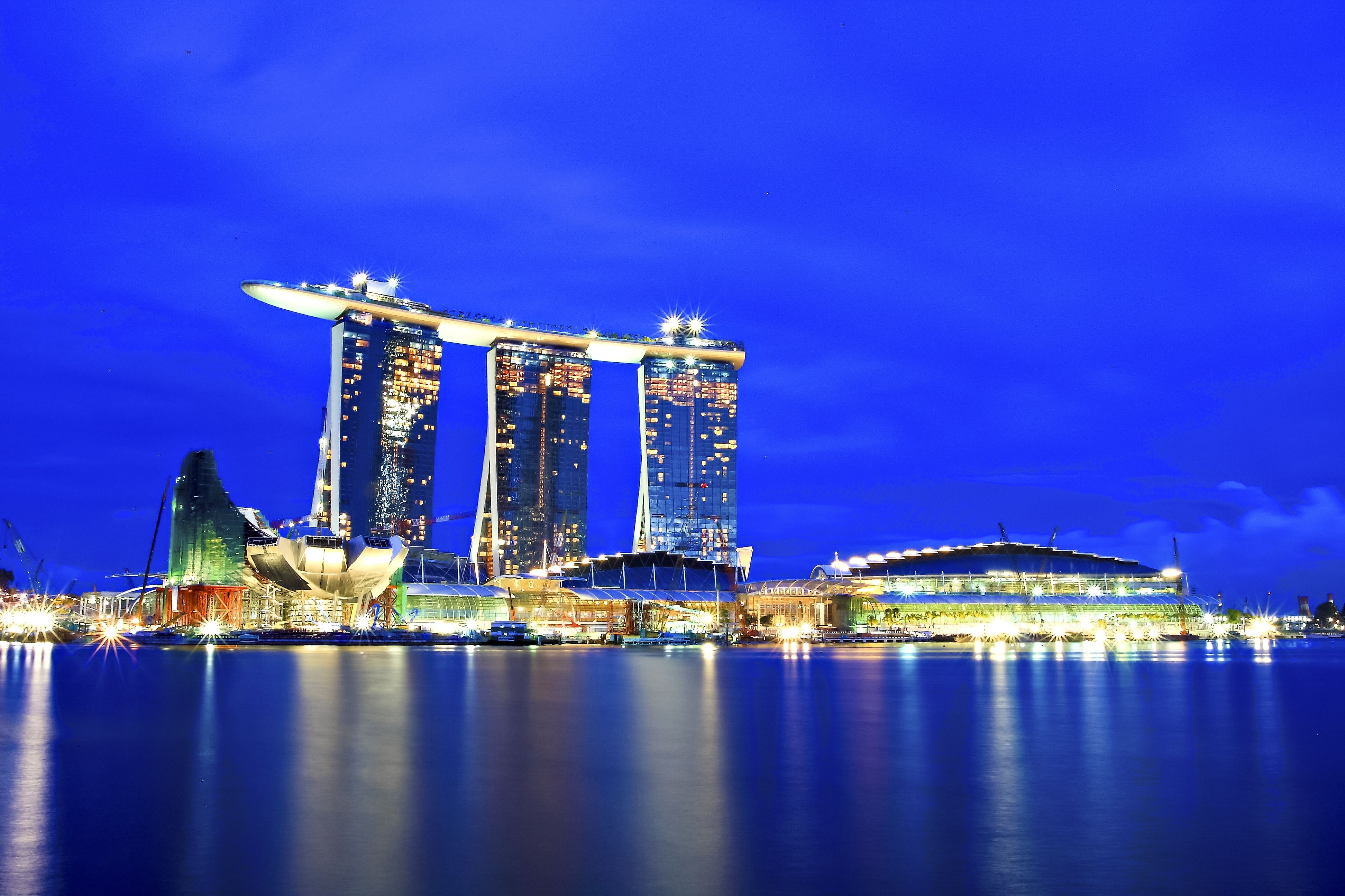 Singapore_city_night_lights_3888x2592.jpg
