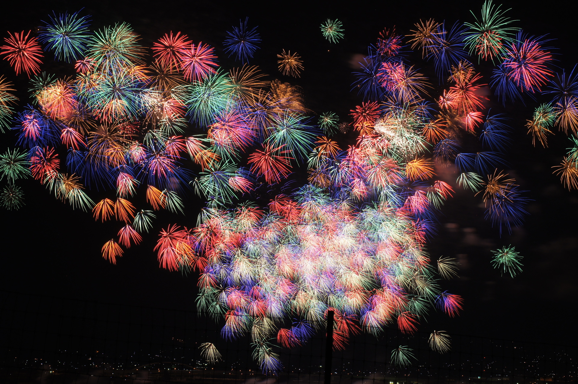 yamanashi-Shin-Mei_Fireworks_-m.jpg