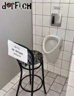 Bitte im Sitzen pinkel.jpeg