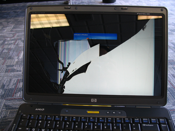 broken-laptop-screen-100577771-large.png